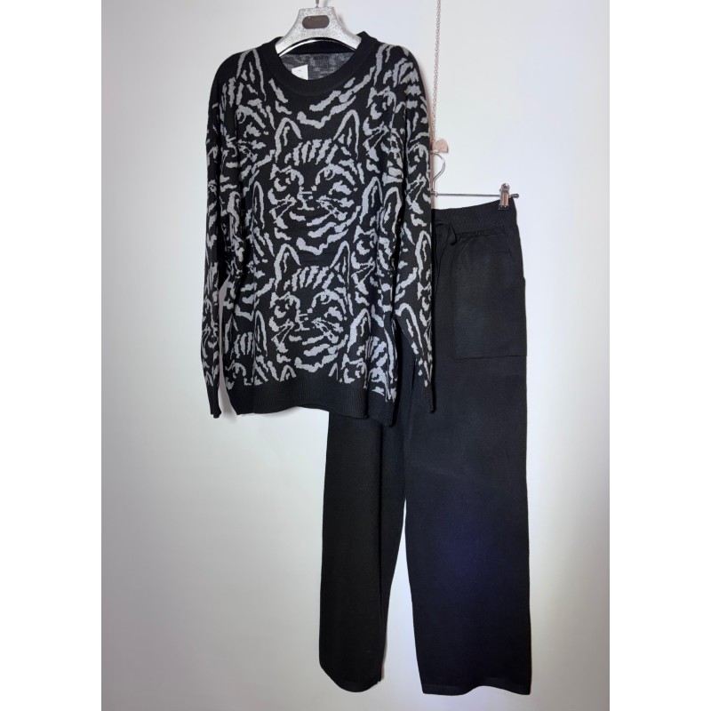 Conjunto punto jersey estampado cara gato y pantalón liso