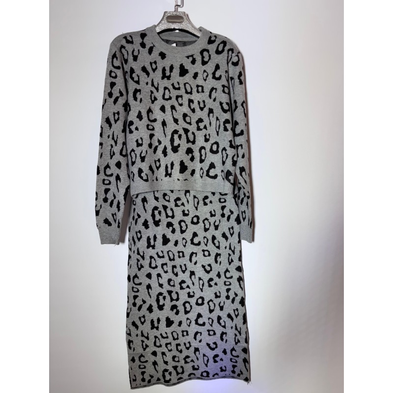 Conjunto punto falda y jersey animal print