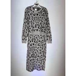 Conjunto punto falda y jersey animal print