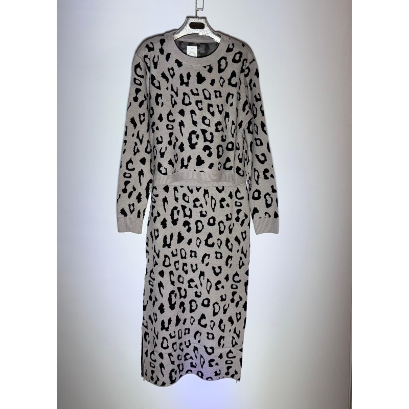 Conjunto punto falda y jersey animal print