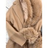 Abrigo de paño camel con cuello y puños desmontables