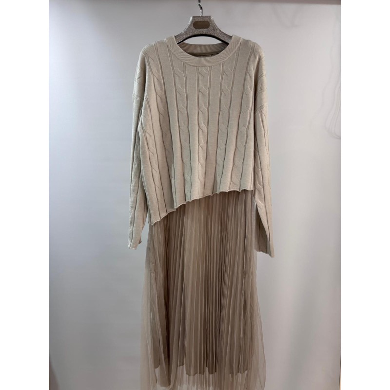 Conjunto vestido tul plisado y jersey asimetrico