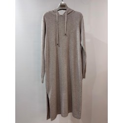 Vestido con capucha