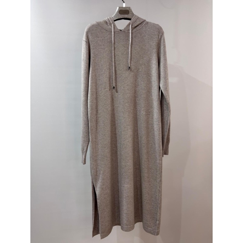 Vestido con capucha