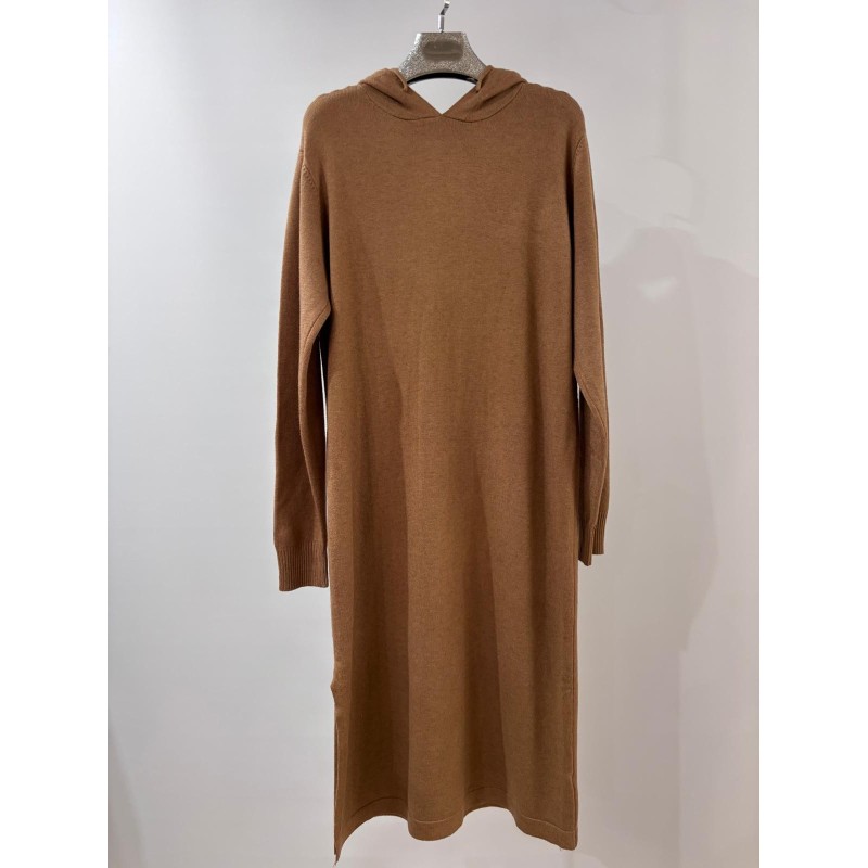 Vestido con capucha