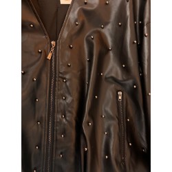 Cazadora negra tachuelas