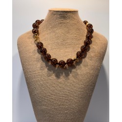 Collar perlas marrones