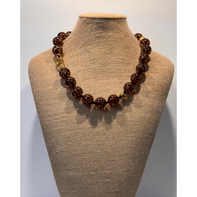 Collar perlas marrones