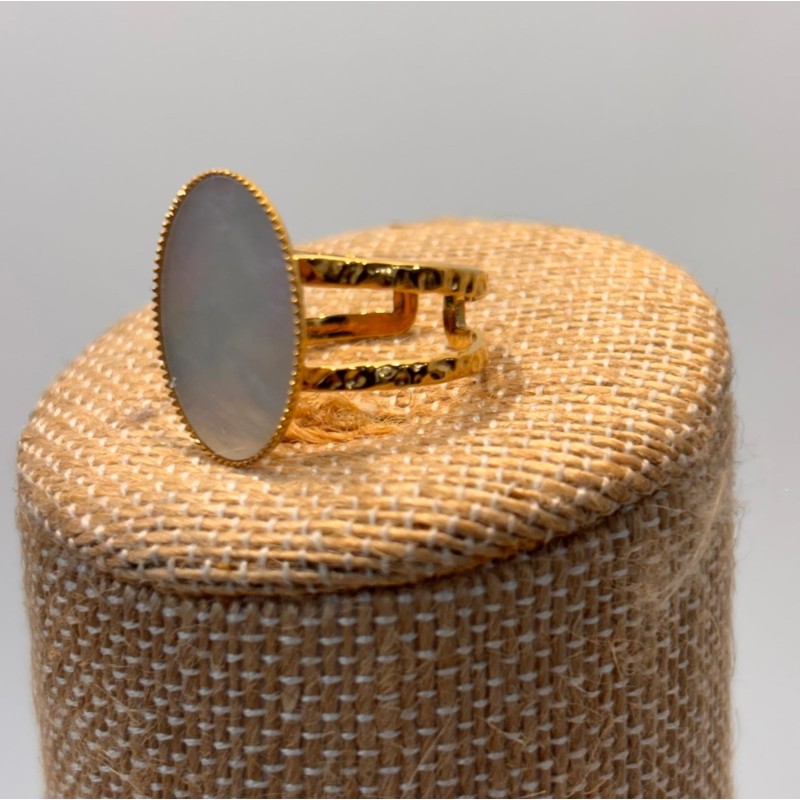 Anillo de acero con piedra nacar