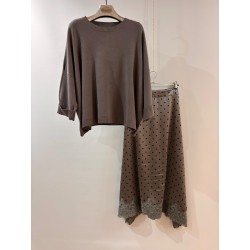 Conjunto  jersey y falda topos