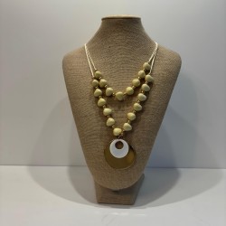 Collar de latón y piedras blanco roto