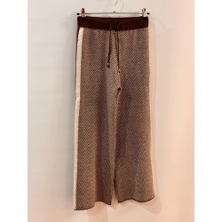 Pantalón de punto en zigzag con raya lateral