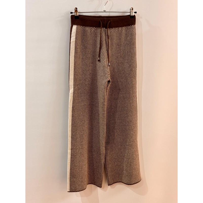 Pantalón de punto en zigzag con raya lateral