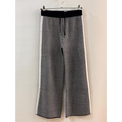 Pantalón de punto en zigzag con raya lateral