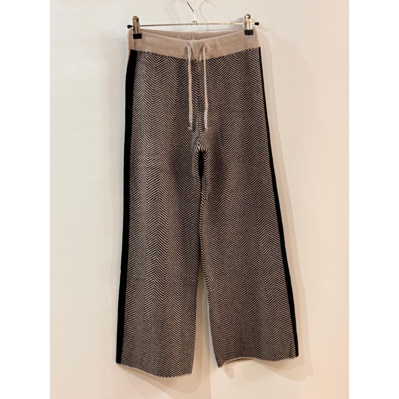 Pantalón de punto en zigzag con raya lateral