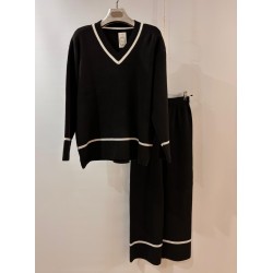 Conjunto punto jersey cuello pico y pantalón