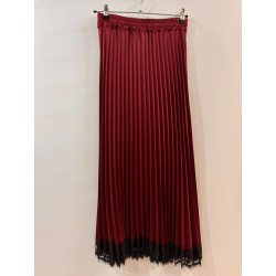 Falda plisada lencera