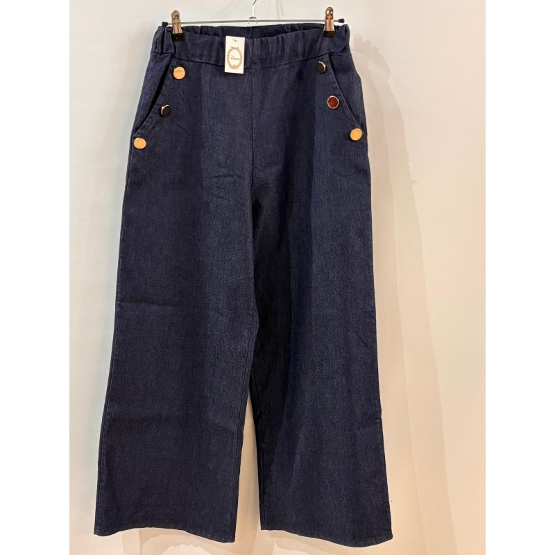 Pantalón vaquero acampanado botones dorados