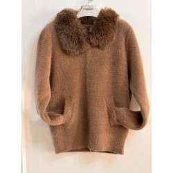 Chaqueta amorosa con pelo en cuello