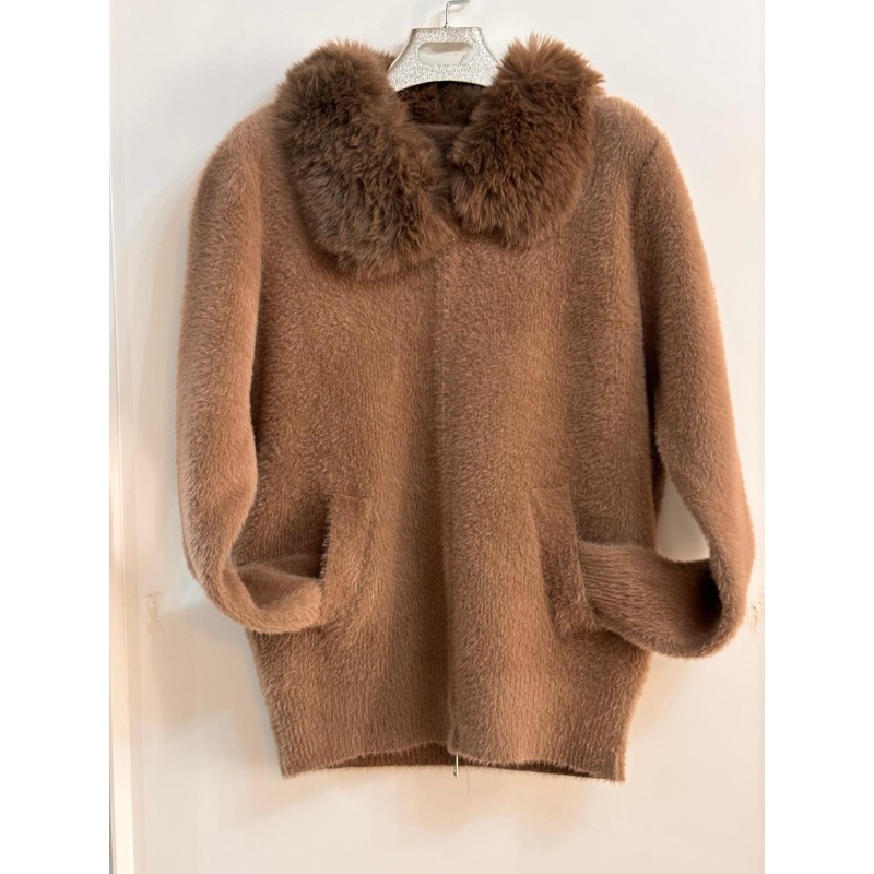 Chaqueta amorosa con pelo en cuello