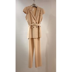 Conjunto punto jersey con cinturón y botones dorados