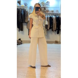 Conjunto punto jersey con cinturón y botones dorados