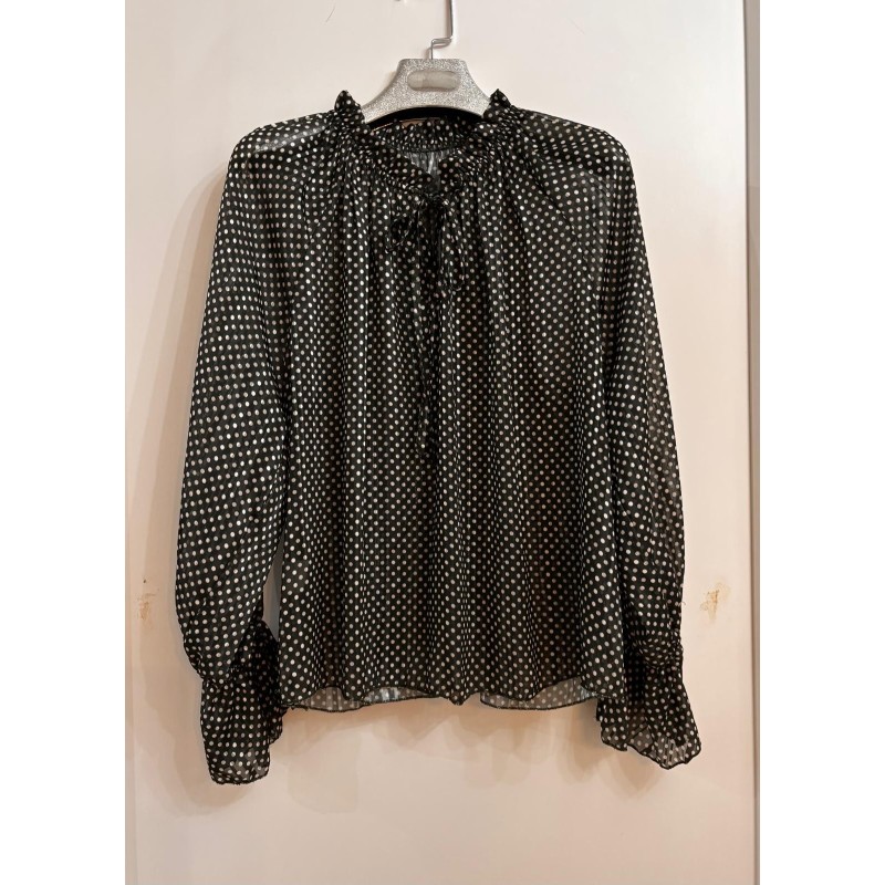 Camisa de gasa de topitos con brillo.