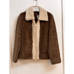 Chaqueta trenzada pelo corto marron