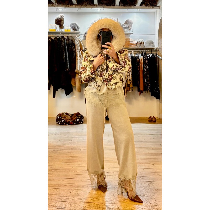 Cazadora flores con capucha de pelo