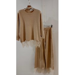 Conjunto punto jersey y pantalón con puntilla