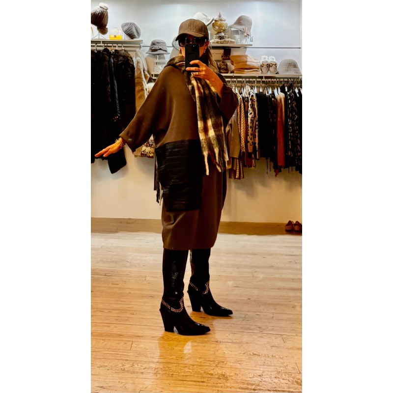 Vestido de punto oversaze con detalle en polipiel