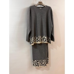 Conjunto punto jersey y pantalón animal print