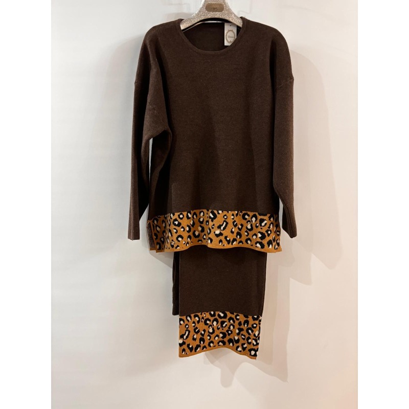Conjunto punto jersey y pantalón animal print