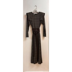 Vestido de cuadros con fajín **