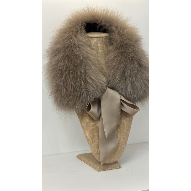 Cuello  de zorro con lazo