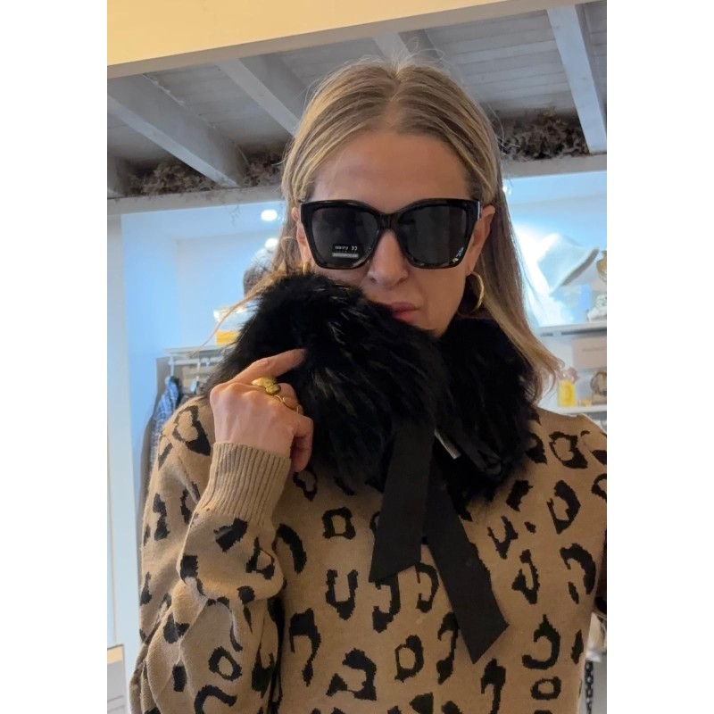 Cuello  de zorro con lazo