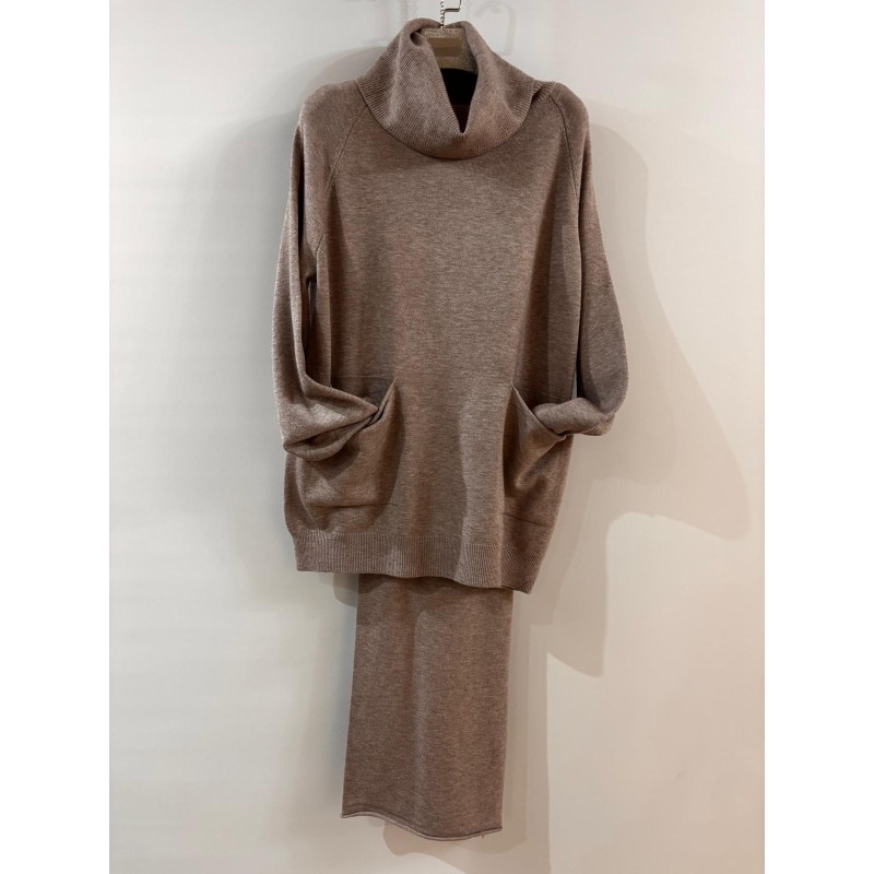 Conjunto punto jersey cuello vuelto con bolsillos y pantalón