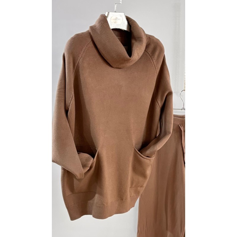 Conjunto punto jersey cuello vuelto con bolsillos y pantalón