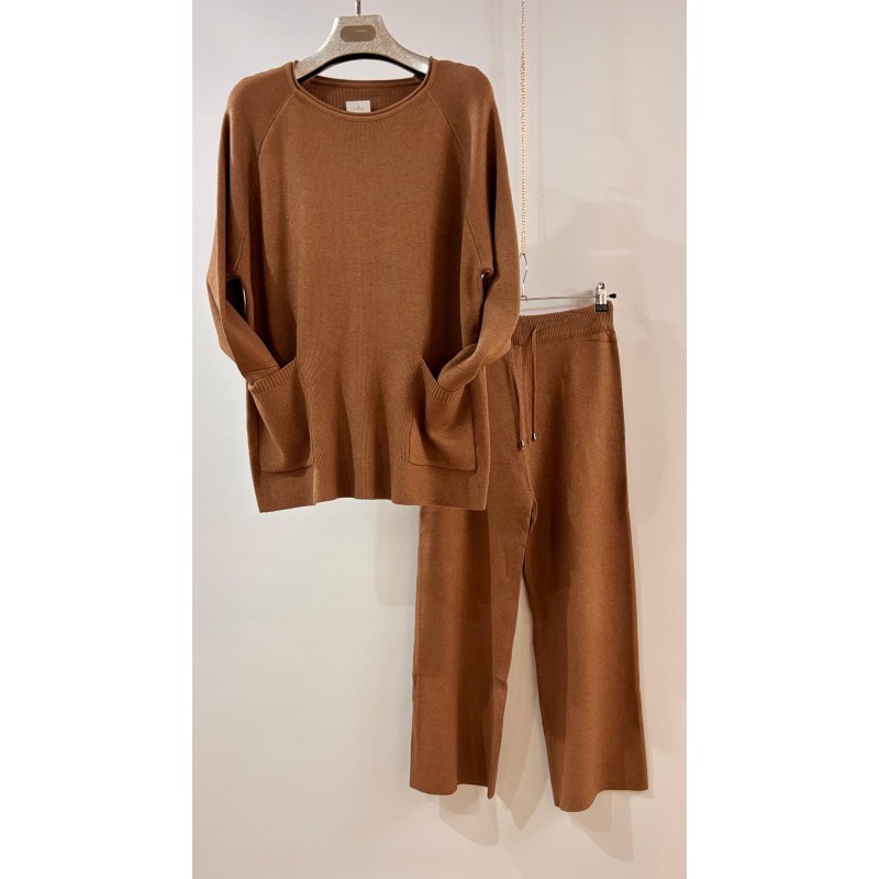 Conjunto punto de jersey cuello redondo con bolsillos y pantalón