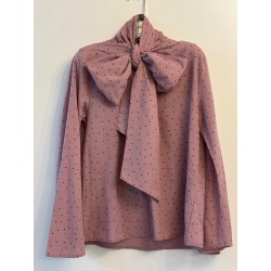 Camisa con topitos y lazo en cuello