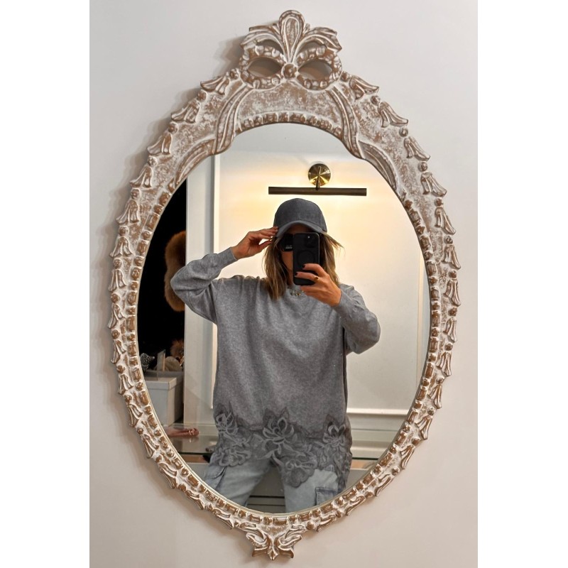 Talla de la modelo 38 y color gris