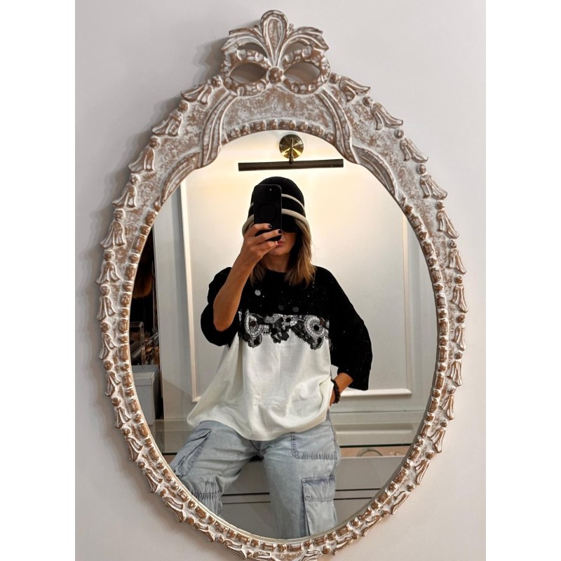 Modelo talla 38 y color blanco