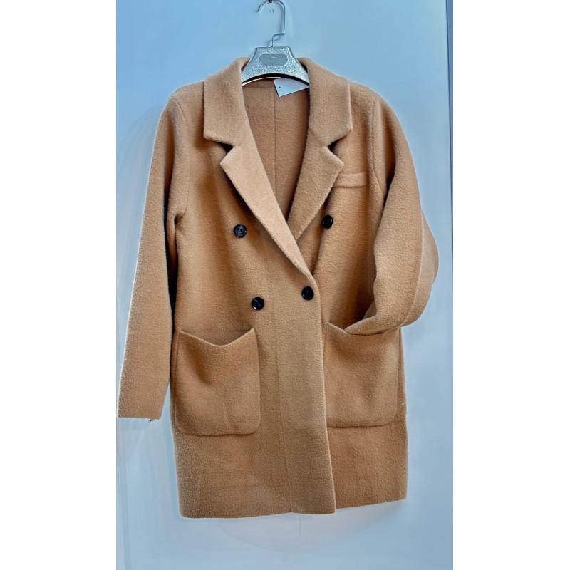 Abrigo camel botones negros