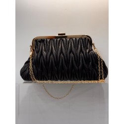 Bolso negro trenzado