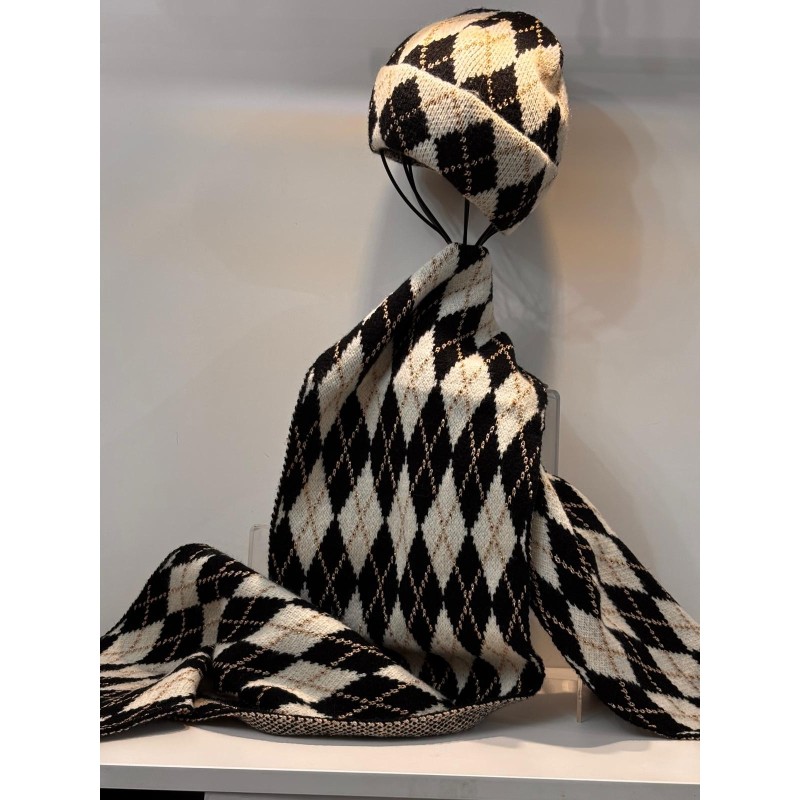 Conjunto de gorro y bufanda rombos